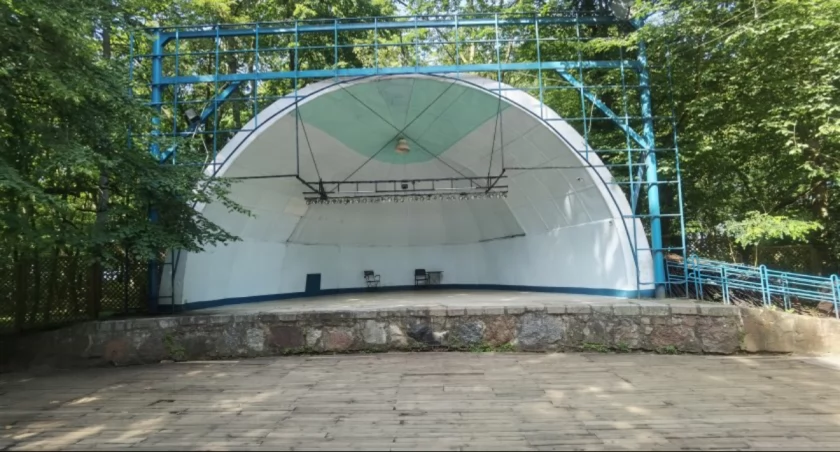 Przetarg na muszlę koncertową. Są dwie oferty i dwie koncepcje modernizacji obiektu