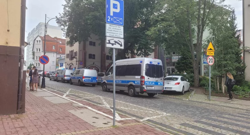 Niszczył samochody w centrum miasta. Interweniowała policja