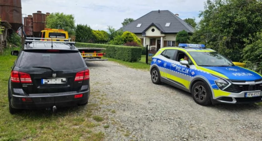 Pościg za poszukiwanym 44-latkiem. W akcji wzięło udział dziewięć radiowozów