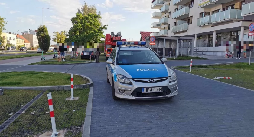 Zgłoszono wybuch i zadymienie. Interweniowała straż pożarna i policja | zdjęcia