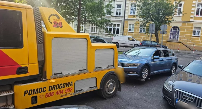 Wyzywał, rozbierał się na stacji paliw. Potem zadzwonił na 112...