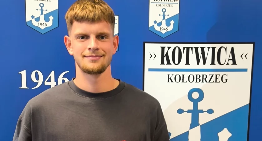 Rozegrał 50 spotkań na zapleczu ekstraklasy. Został bramkarzem Kotwicy
