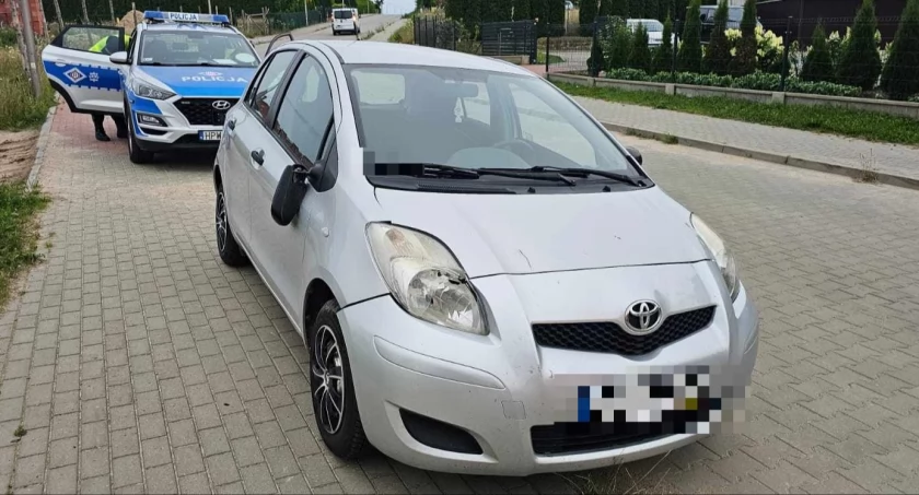 Pijany kierowca potrącił kobietę idącą z wózkiem i dziećmi 