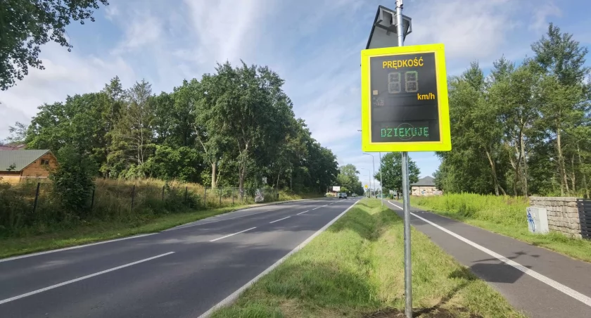 Smutek lub uśmiech - radary z emotikonami. Trzy tablice stanęły w gminie Kołobrzeg