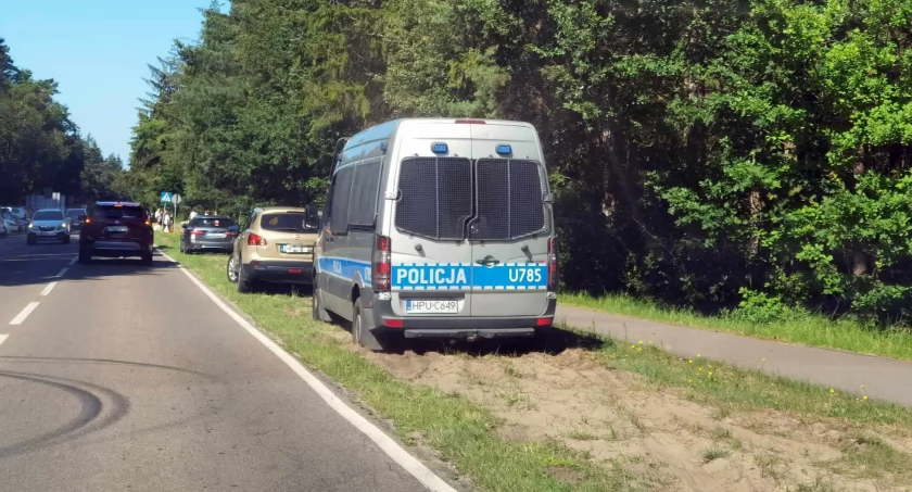 Mandaty nie odstraszają turystów. Parkowali gdzie popadnie | wideo