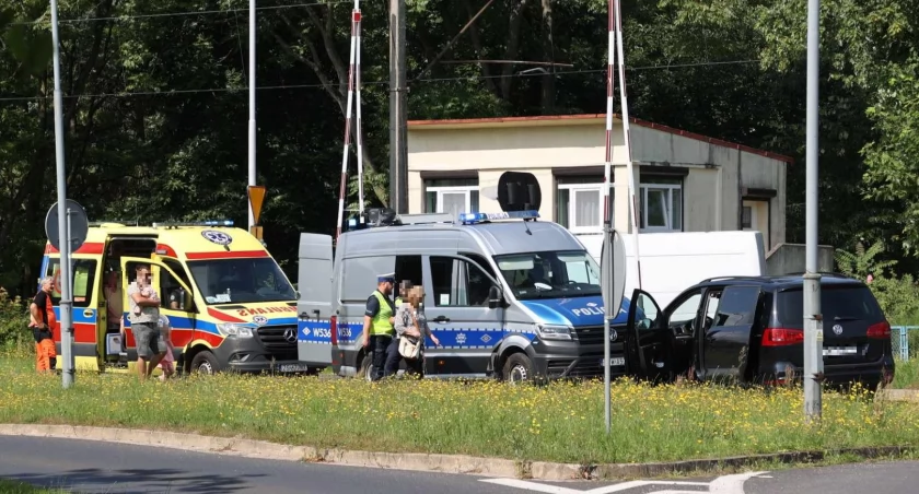 Wymusiła pierwszeństwo i uderzyła w VW. W środku dwójka dzieci