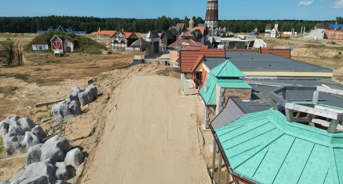 Park rozrywki Hossoland. Nowe zdjęcia z placu budowy