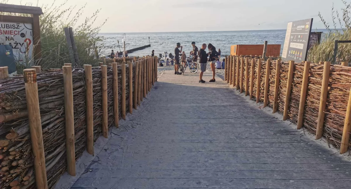 Ekologicznie i estetycznie. Dwa zejścia na plażę umocnione specjalnym materiałem