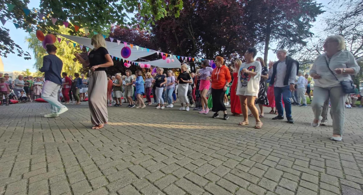 Kołobrzeska potańcówka hitem wakacji | foto i wideo