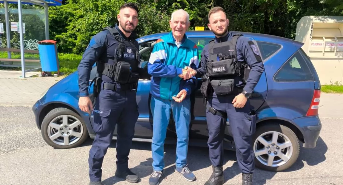 Senior zapomniał, gdzie zaparkował. Pomogli policjanci...
