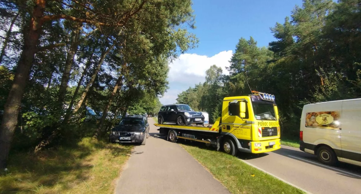 Policja odholowuje źle zaparkowane auta. To kolejna taka akcja 