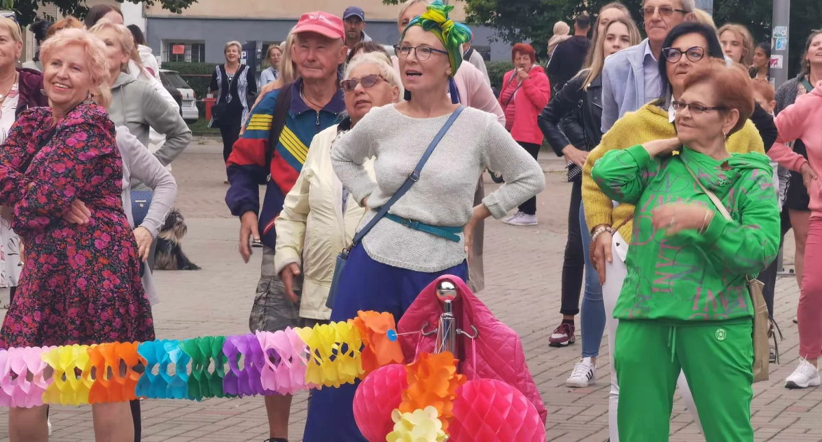  W centrum miasta tańczyli makarenę | wideo, zdjęcia