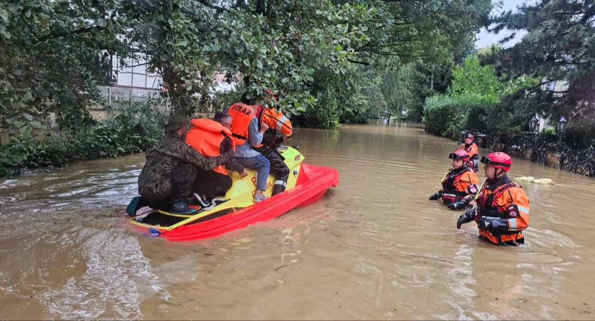 Kołobrzescy ratownicy pomagają w ewakuacji na południu Polski (foto)