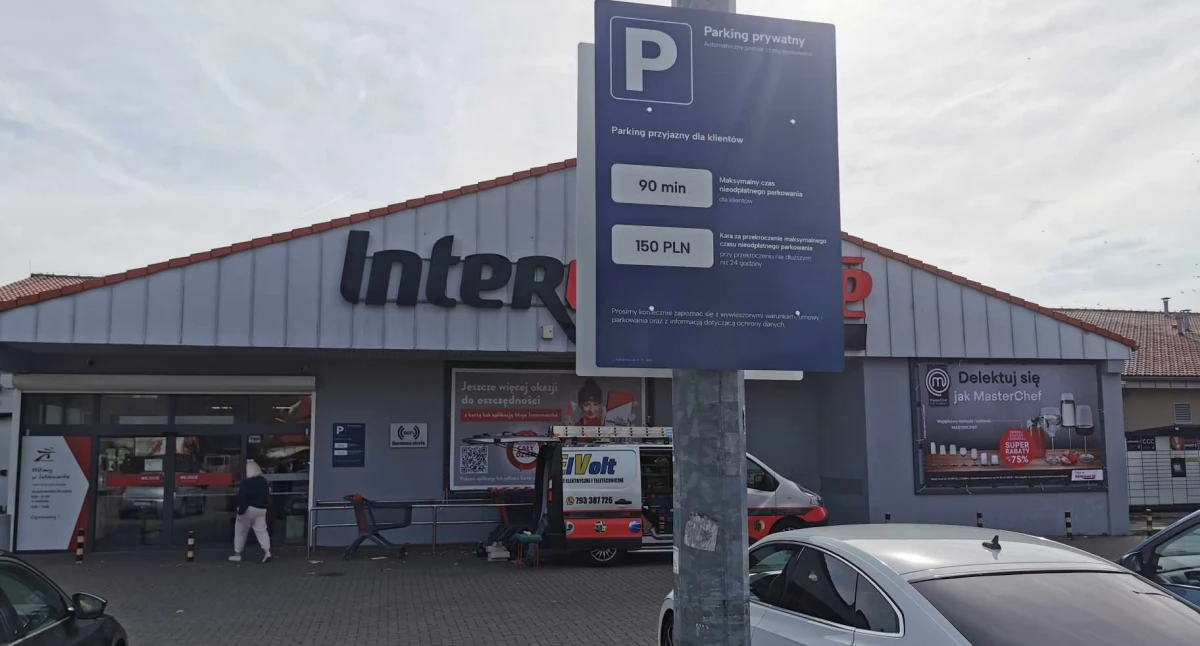 Kolejny market wprowadza ograniczenia postoju. Wysoka opłata za przekroczenie limitu