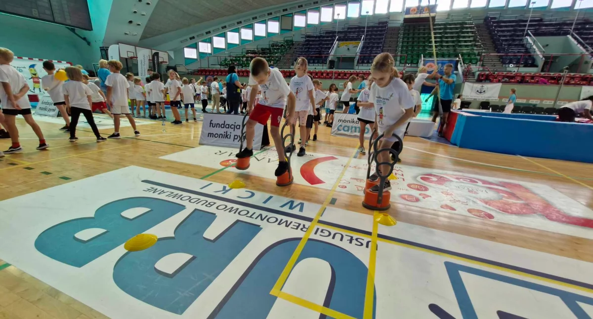 Monika Pyrek w Hali milenium. Lekcja WF-u z olimpijką - zdjęcia