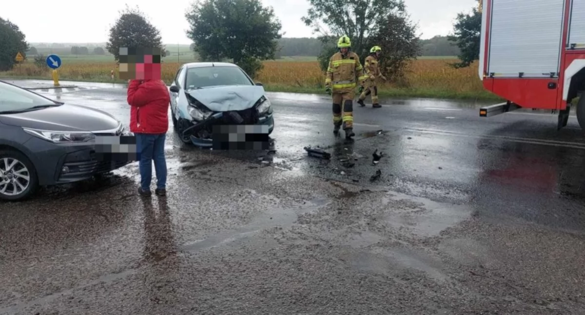Kolizja na DW 112. Zderzyły się dwa samochody osobowe