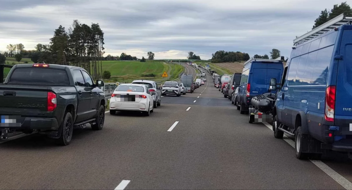 Uwaga kierowcy! Wypadek na trasie S6 w kierunku Szczecina