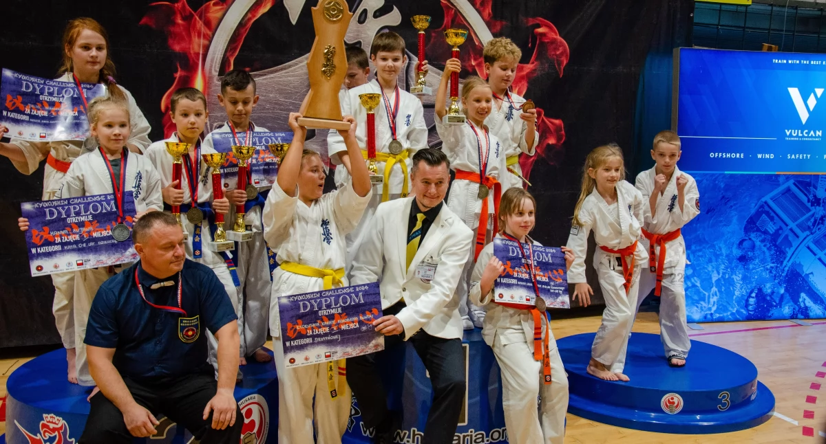 Czternaście medali kołobrzeskich karateków
