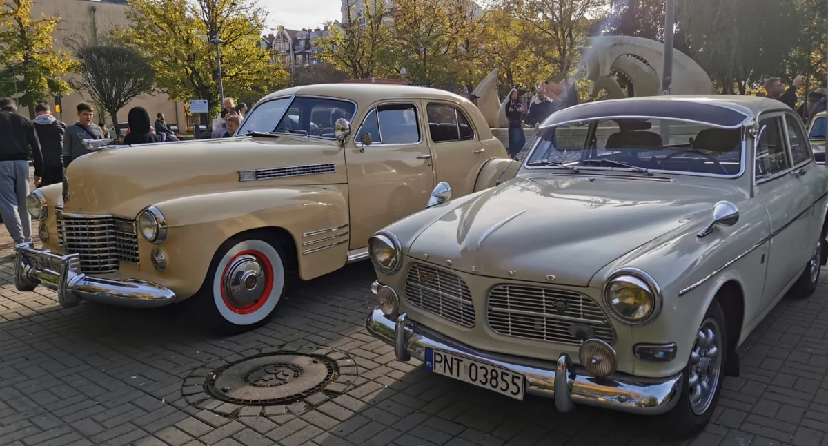 Motoryzacyjne klasyki w centrum miasta  - zdjęcia 