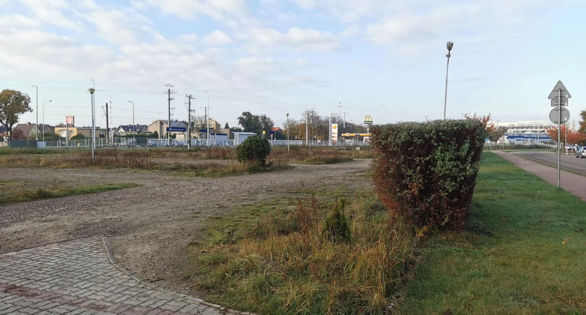 Z pociągu do samochodu. To tu powstanie nowy parking na blisko 70 miejsc
