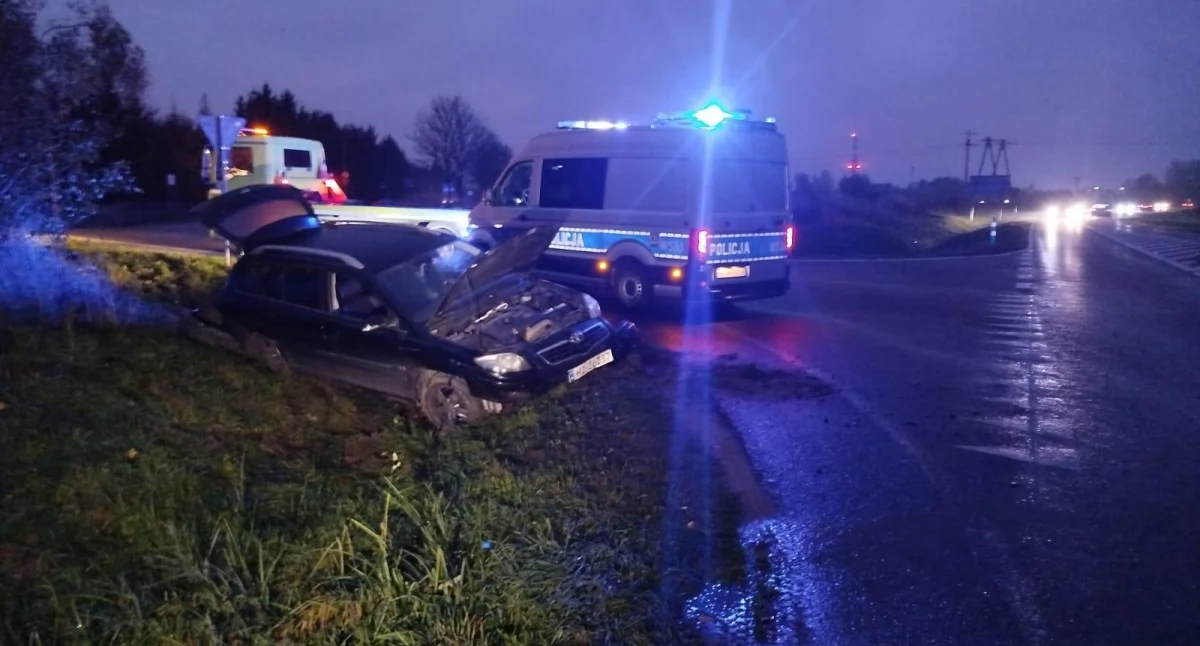 Toyota wypadła z drogi. Kierowcy brak 
