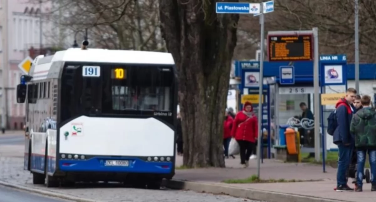Komunikacja Miejska na Wszystkich Świętych. Zobacz jak dojechać na cmentarz