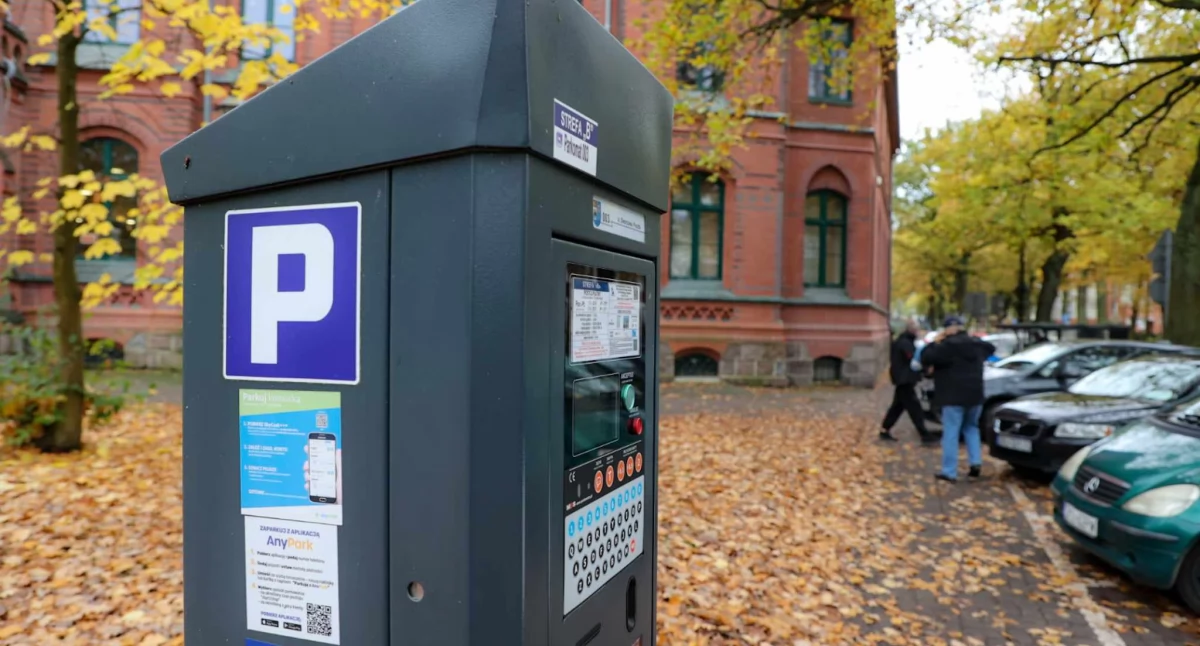 Radni uchwalili nowe stawki za parkowanie i abonamenty. Pojawi się także nowa strefa w centrum miasta