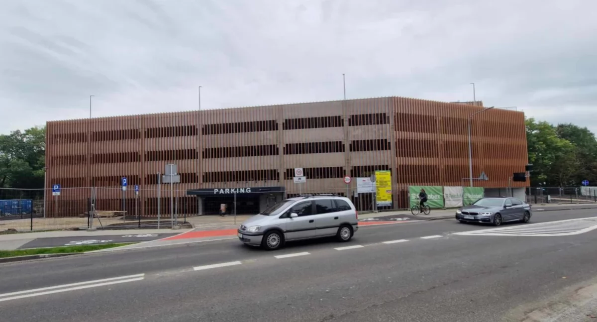 Nocne parkowanie za darmo? Parking w centrum – wkrótce poznamy cennik