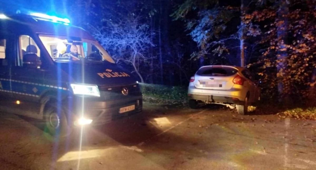 Chciał zaparkować i wpadł do rowu. Był pijany