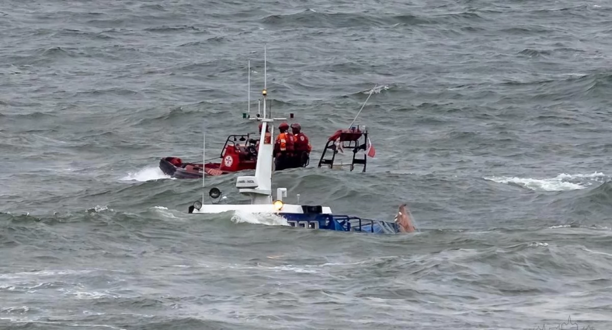 Tragedia na Bałtyku. Zatonął kuter, jeden z rybaków nie żyje 
