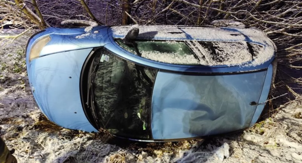 Dachowanie citroena. Trudne warunki na drogach