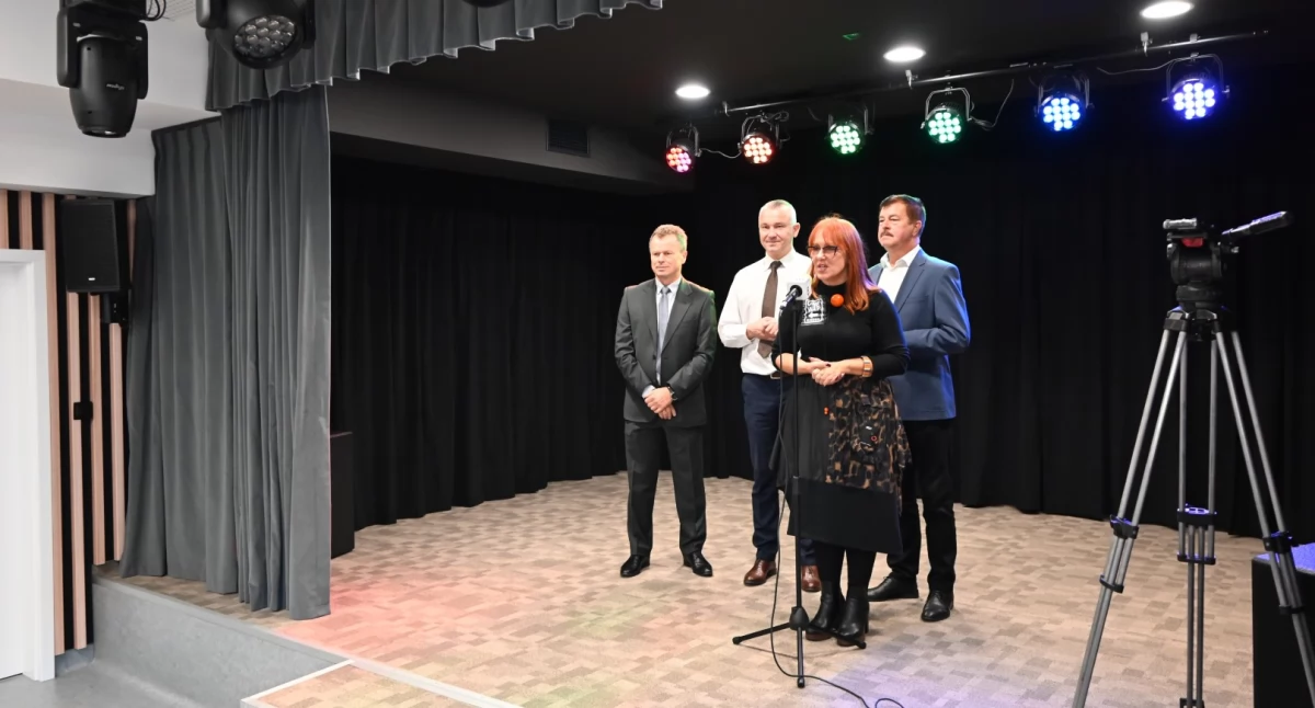 Nowoczesna aula - odświeżone wnętrze, nowa scena i profesjonalne wyposażenie