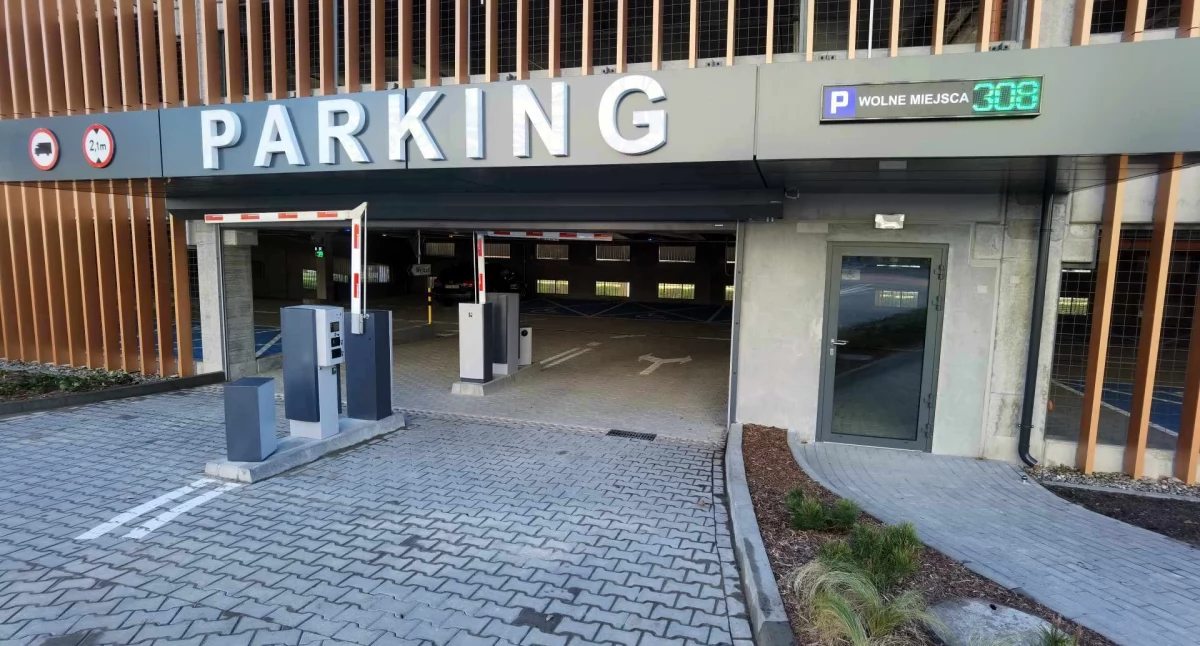 Parking Centrum przy Kamiennej otwarty. Od dzisiaj można tu parkować i to za darmo