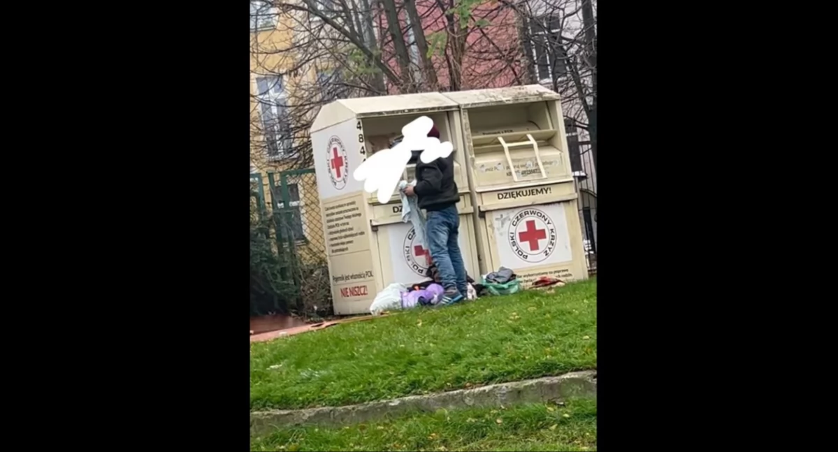 Takie obrazki to nie jest rzadkość. Korzystają z kontenerów na odzież, zostawiają bajzel