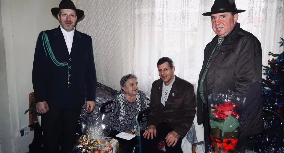 Myśliwi wcielili się w rolę mikołajów