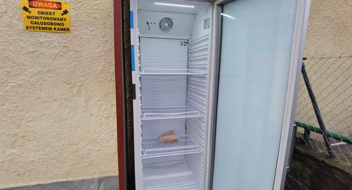 Jedzenie znika w trymiga. Społeczna lodówka potrzebna jak nigdy