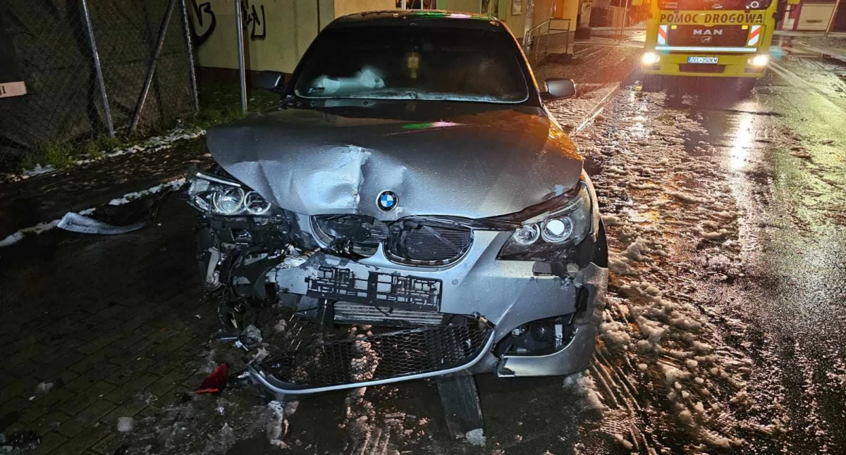  Pijany kierowca skasował dwa auta. Policja ustala sprawcę kraksy | zdjęcia