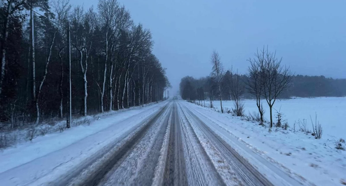 Trudne warunki na drogach. Kierowcy uważajcie 