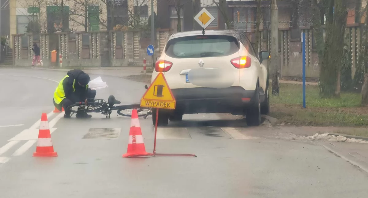 70-latka potrąciła 90-letniego rowerzystę. Utrudnienia w ruchu na Mazowieckiej