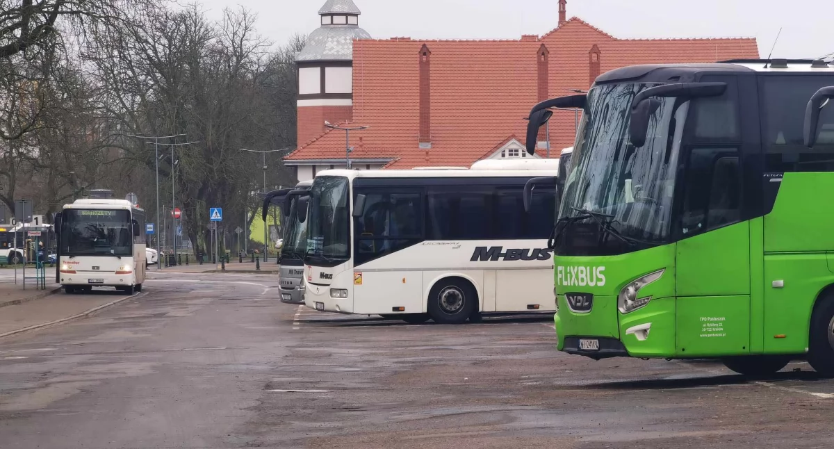 Wysyłasz dziecko na ferie zimowe? Możesz zgłosić kontrolę autokaru