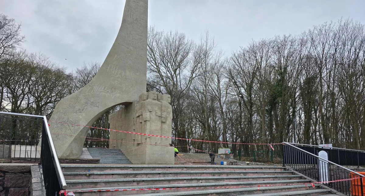 Remont się skończył, rozpoczął nowy. Będą nowe schody przy ważnym zabytku