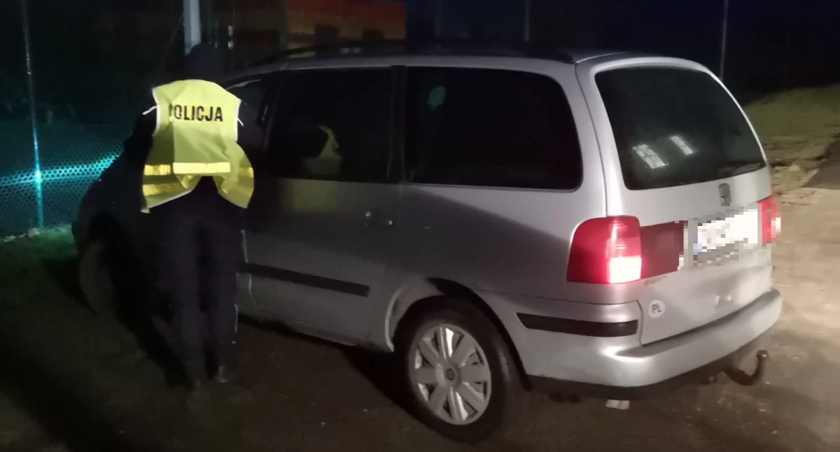 Miał zakaz prowadzenia pojazdów. Przyjechał autem na... posterunek policji