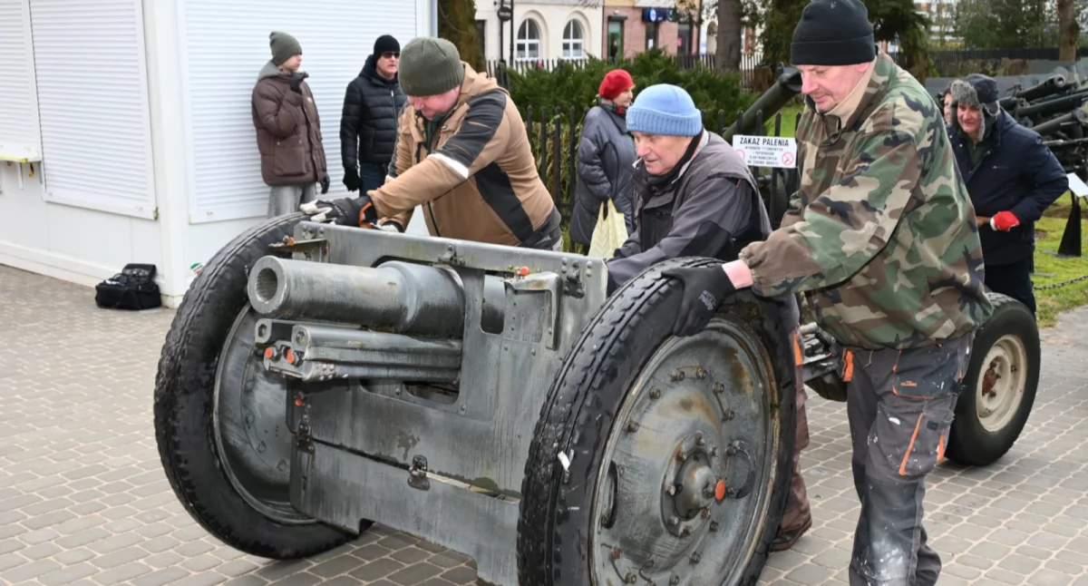 Zabytkowa armata powróciła do Muzeum Oręża Polskiego