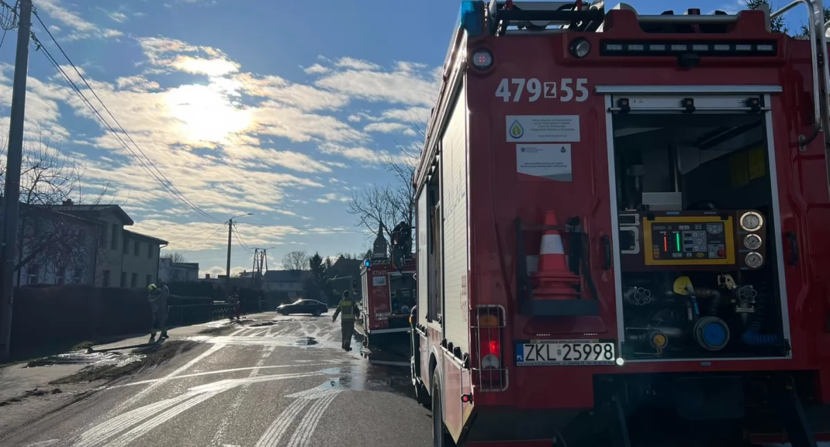  Pożar budynku w Korzystnie. Ogień strawił część poddasza