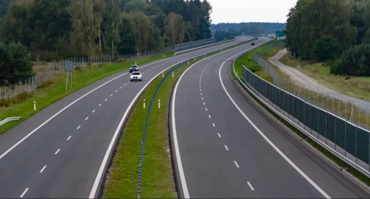 Szybkie ładowarki pojawią się przy ekspresówce. Jest przetarg