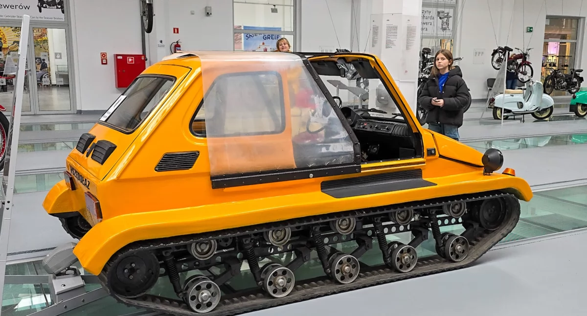 Jednodniowe wycieczki: Muzeum Techniki I Komunikacji - Zajezdnia Sztuki 