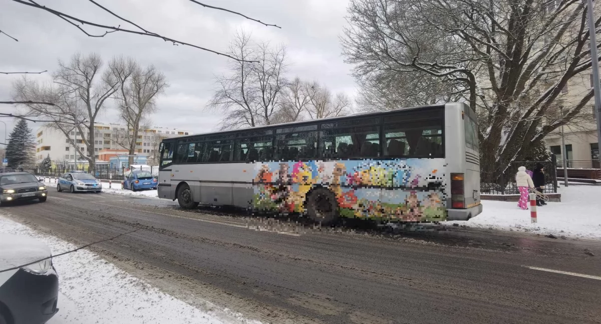 Utrudnienia na Unii Lubelskiej. Zderzenie autobusu z osobówką