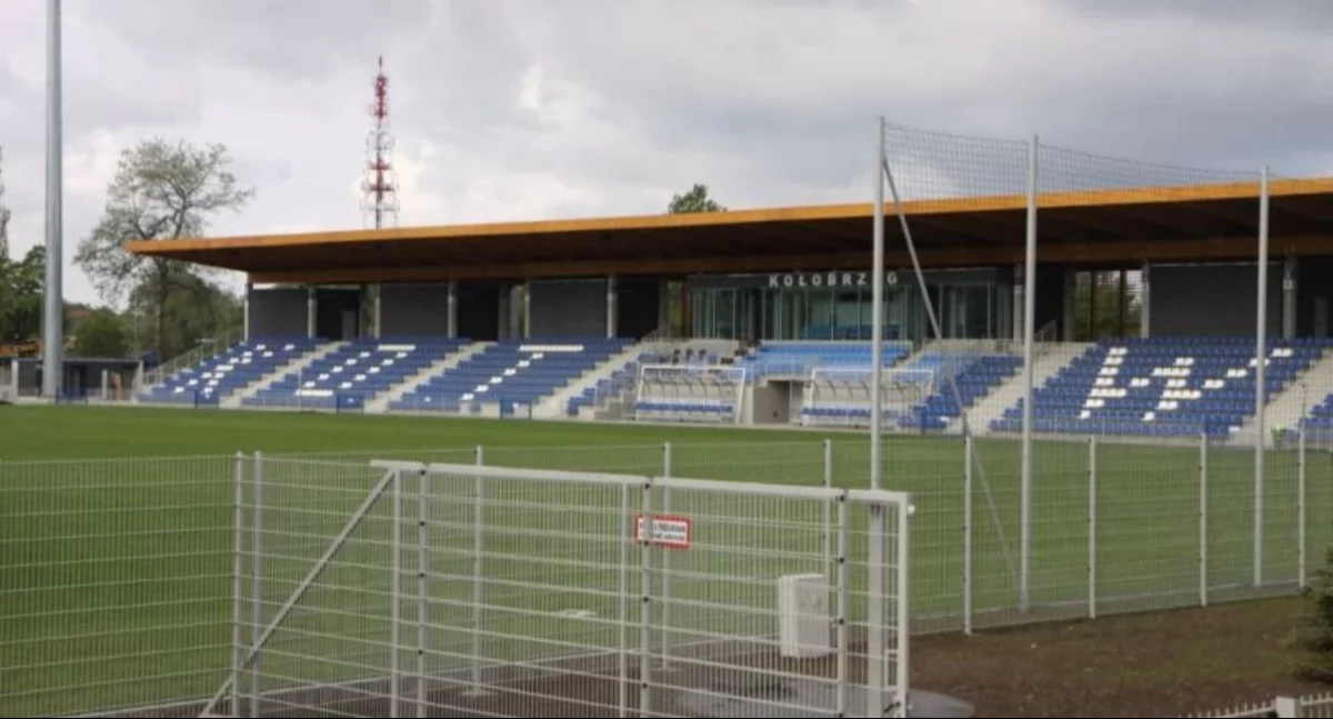 Oficjalnie Kotwica Kołobrzeg z licencją, ale z zakazem transferów. W sobotę pierwszy mecz