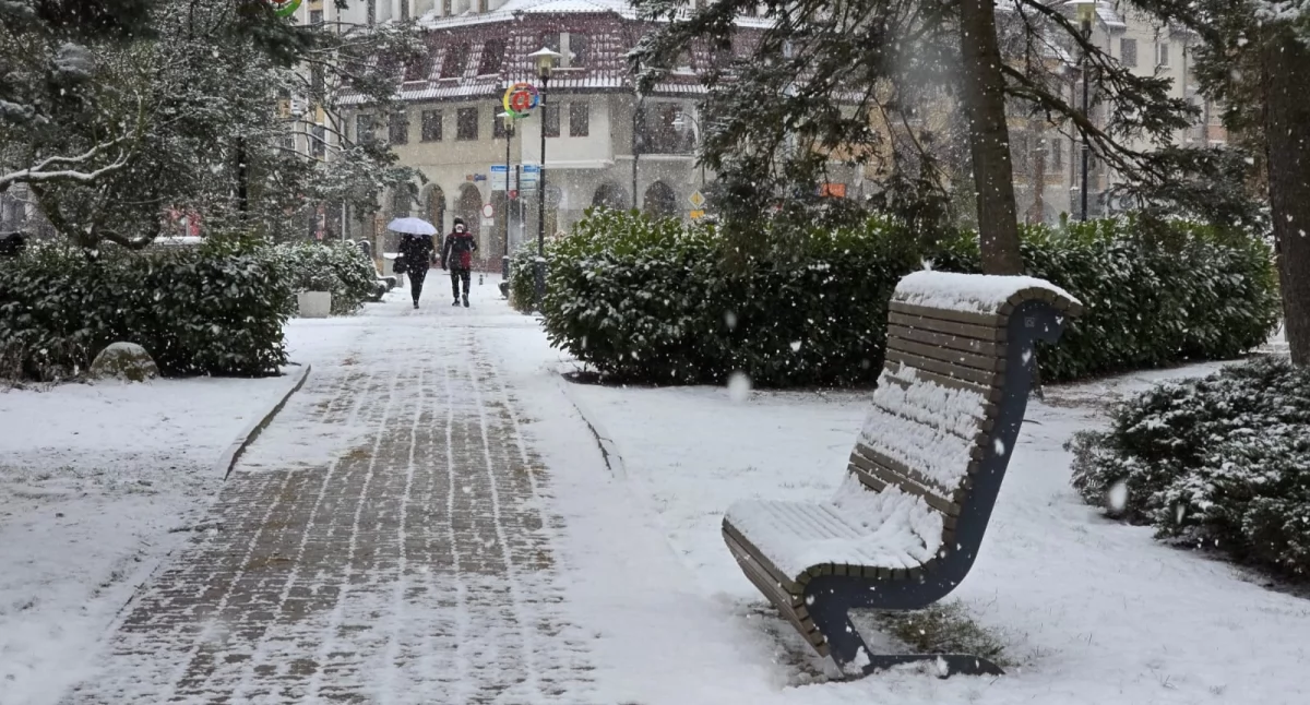 Zimowy Kołobrzeg. Śnieg pokrył miasto [zdjęcia]