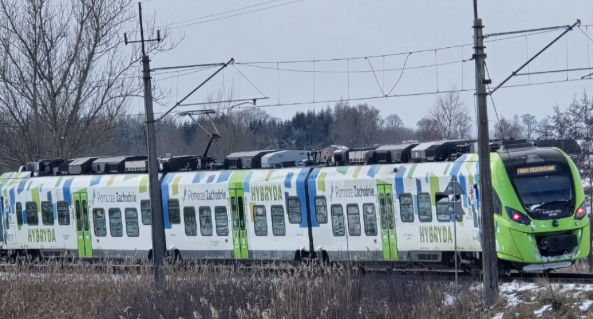 Śmiertelny wypadek na przejeździe kolejowym. Ruch pociągów do Koszalina został wstrzymany